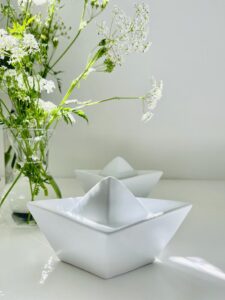 Twee design urn bootjes